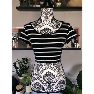 ☀️ Black and White Striped Crop Top